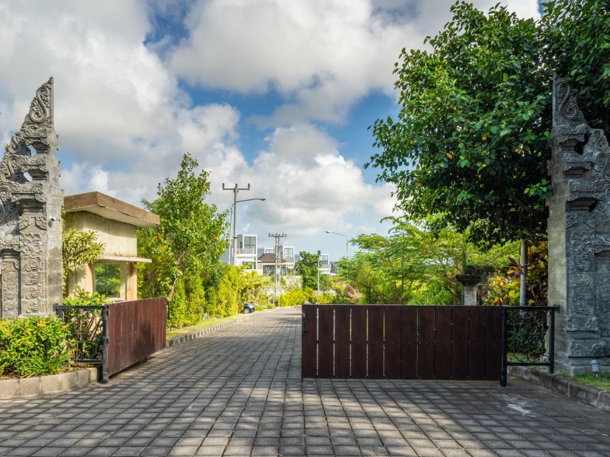 Bellevue Hills Nusa Dua Exterior photo